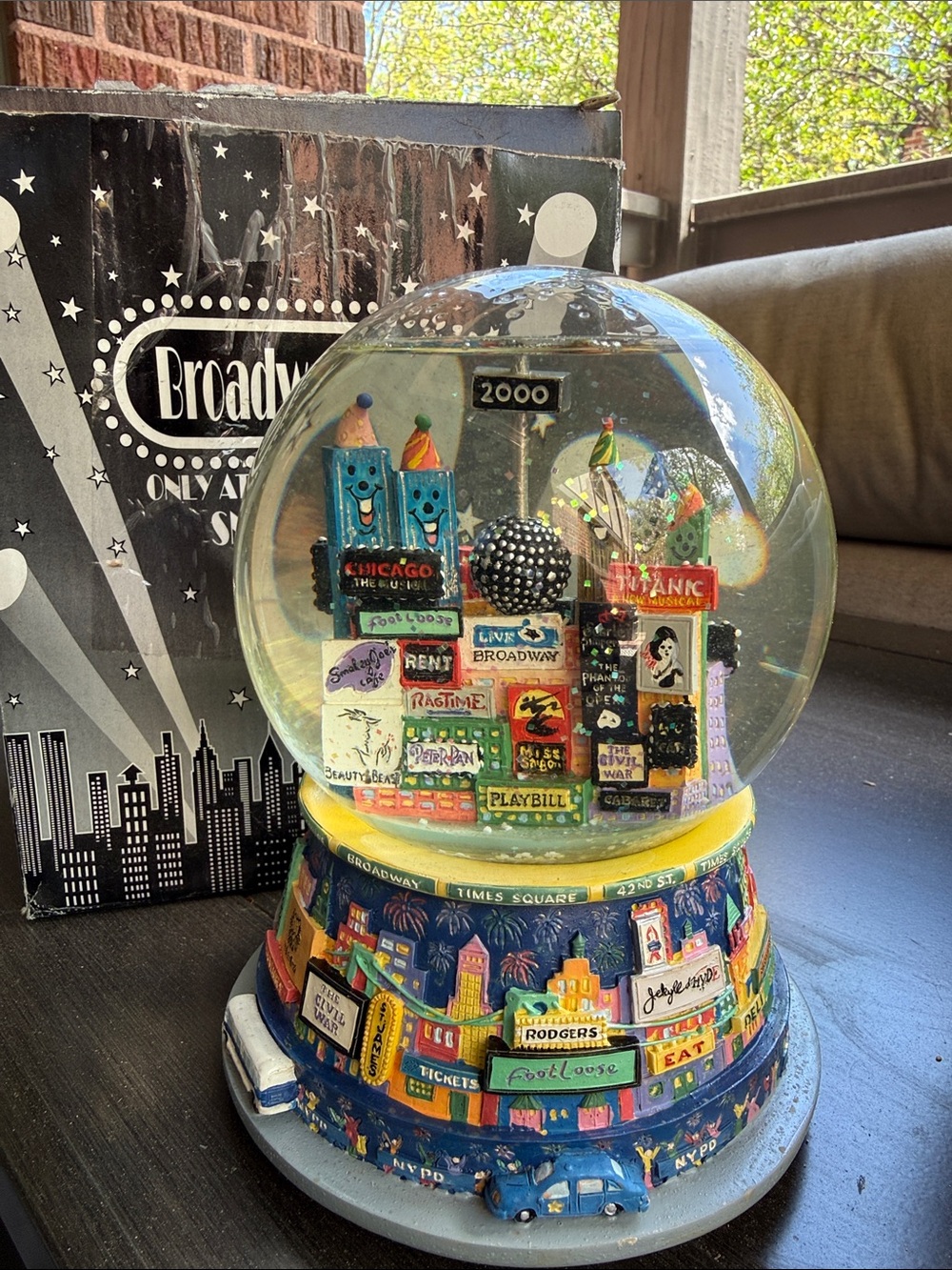 Broadway Cares Snowglobe - Picture 4 of 7